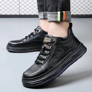 Casual Shoes Men's Business Leather Soft Moccasin bekvämt för män Autumn Winter Solid Black Sneakers