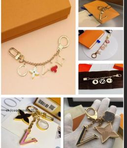 2024 Luxury designers keychains Letters with diamonds designers keychain top Car Key Chain Women Buckle jewelry Keyring Bags Pendant Exquisite Gift