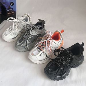 Anpassad lyxdesigner män kvinnor casual skor spår 3 3.0 trippelvita svarta sneakers tess.s. Gomma Leather Trainer Nylon Printed Platform Trainers Shoes Z3
