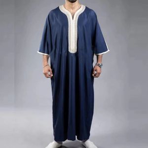 Vermelho em torno do pescoço bordado oriente médio juba masculino muçulmano manga média roupas masculinas arábia saudita robe islâmico árabe 240328