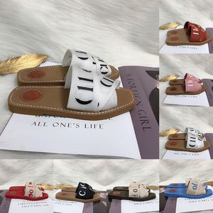 Sandálias de desenhista Sandálias Woody Chinelos Luxo Canvas Square Toe Carta Bordado Verão Moda Sandália Flat Mule 2024 Outdoor Slide Tamanho 35-41 Sandles Cloe