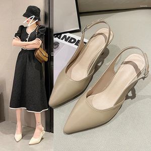 Sapatos de vestido estilo europeu e americano simples salto fino alto boca rasa pontiaguda final oco para fora cinto de viagem traseira pedicure delicado