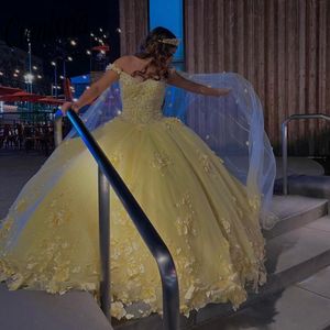 Żółte sukienki Quinceanera z peleryną 203 cekiny koraliki 3D kwiaty bez pleców Słodka 16 sukienka des 15 anos