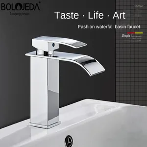 Rubinetti per lavandino del bagno Rubinetto Cascata Bocca larga Trattamento specchio in acciaio inossidabile Gomito quadrato Lavabo da tavolo freddo e acqua