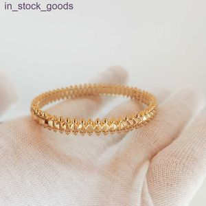 Högkvalitetsdesigner Bangle V Gold High Version Hot Selling Par Armband Rivet Armband pläterat med 18K Rose Gold för fashionabla män Original 1: 1 med Real