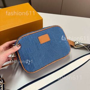 Axelväskor kvällspåsar denim blå handväskor kvinnor vintage designer väskor jeans underblock hobo handväska koppling totes gammal blomma v handväska crossbody väska 7059