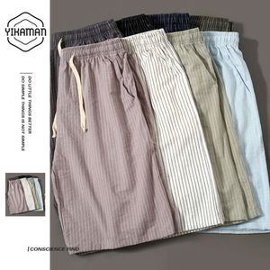 Pantaloncini casual da spiaggia per tutti i giorni, versione coreana stampata in cotone e lino di pantaloni a due pezzi da uomo a righe verticali, pantaloncini larghi