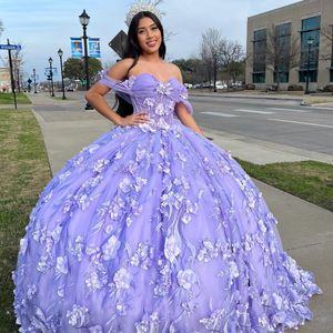 Lavender Quinceanera Sukienki z ramion 3D Flowers Appliques Sweet 15 Prom Dress Puffy spódnica koronkowa sukienka vestidos de quincenaera