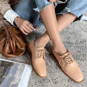 Klädskor yqbtdl 2024 Autumn Daily Leisure Black Brogues Women Square toe Lace Up Chunky Block Low Heels Casual Pumpar Ladies Apricot