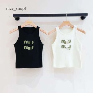 Mui Mui Top Women'sTシャツデザイナー女性セクシーなホルターティーパーティーファッショントップトップトップラグジュアリー刺繍Tシャツ春夏バックレス5540