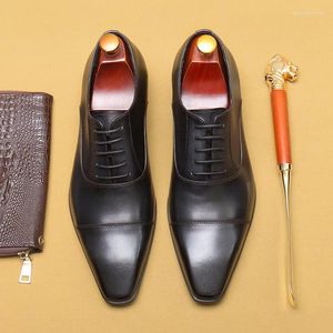 Sapatos de vestido Brogues Negócios masculinos esculpidos estilo britânico casual tendência de couro pontiagudo formal