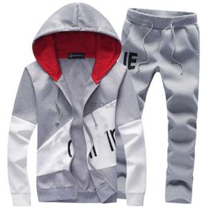 Men Tracksuits العلامة التجارية الرياضية الرياضية تناسب الرجال دافئ مقنعين المسار مسار بولو رجال دعاوى العرق خطاب طباعة الحجم كبير التعرق مجموعات الملابس الذكور 240314