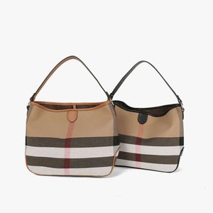 Ny lyxig axelväska net Red Pop Tote Bag Armpit European och American Vintage Canvas Plaid Single Shoulder Msenger Handväska Ny