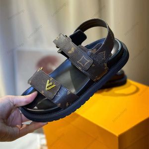 مصمم صنادل النعال المصمم أحذية نسائية أحذية شاطئية أحذية شاطئ