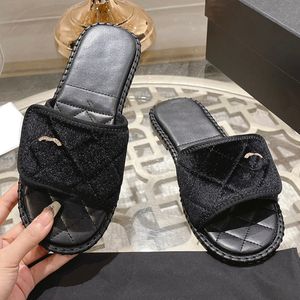 Luxury Womens Designer Sandals Open Toes Flat Shoes Black Velvet Lambskin Channelliness Flip Flops Slip On Rhinestone Buckle Mules Beach Slippers