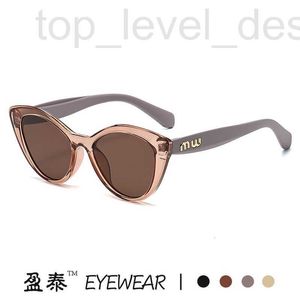 Sunglasses designer 2024 New Cat's Eye Sunglasses, Women's Small Face, Fashionable and High end, Internet Celebrity Street Shooting Glasses IZKC