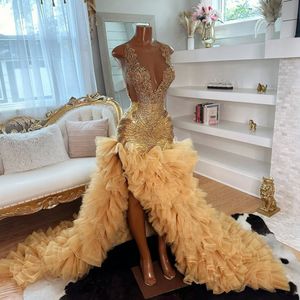2024 Plus Size Gold Prom Dresses for Black Women Illusion Sheer Neck Side Split Rhinestones Decorated Pleated Tulle Birthday Party Dress For Special Occasions NL658