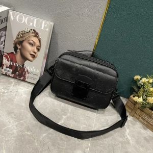 Med liknande föremål Luxurys designers axelväskor l S-formad låshandväska modeväska plånbok borttagbar armbandspåse
