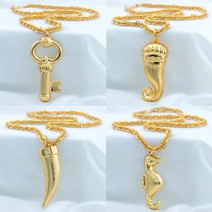 Collane con ciondolo Catena da 4 pezzi con collana in rame placcato oro di lusso da 60 cm per uomo Donna Accessori per gioielli Regali di compleanno per adulti all'ingrosso