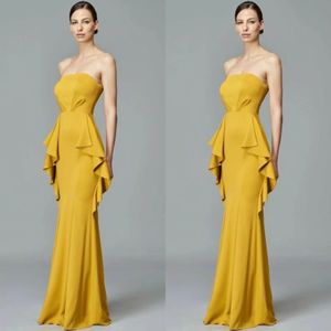 Elegant Long Strapless Yellow Mother of the Bride Dresses Mermaid Sleeveless Ruffled Floor Length Godmother Dresses Formal Party Gown Women Dresses