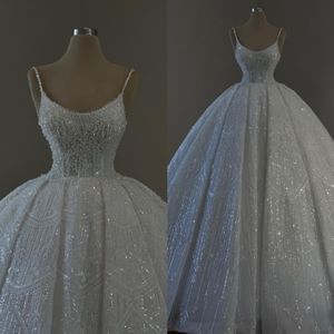 Prinsessan Crystal Ball Gown Wedding Dress for Bride Spaghetti -paljetter Pärlor Bröllopsklänningar svep Tåg Ruffle Robe de Mariage Bridal klänningar