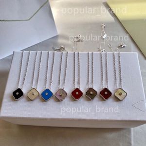 Klasyczny naszyjnik koniczyny dla kobiet design naszyjnik z wysokiej klasy srebrny naszyjnik z diamentami matka perłowego naszyjnika