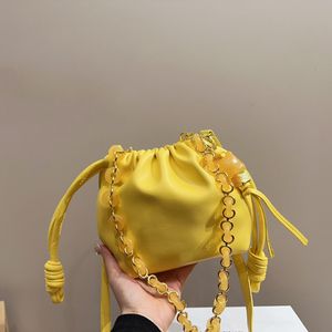 Ünlü tasarımcının klasik moda omuz çantası, domuz mini kolye zinciri, crossbody çantası, depolama mini kadın çantası, eğlence seyahati, alışveriş ve flört çantası