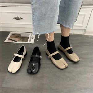 Flats 2023 Spring Women Sandals New Split Toe Mary Jane Flats Ladies Pumps Female Retro Vintage Girl Daily Novelty Solid Ninja Shoes