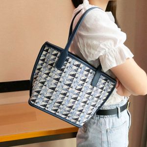 Guangzhou Factory High Quality Wholesale Bag Women Messenger Bags 2024