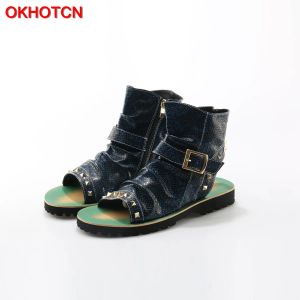 Sandálias okhotcn moda masculina sandálias de cobra sapatos de couro misturados rebites