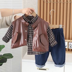 Set per bambini 2024 scozzese a maniche lunghe per giacca di pelle alla moda da ragazzo casual in tre pezzi da esterno 240401