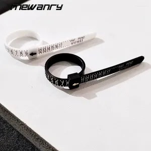 クラスターリングMewanry Plastic Ring Sizer Measure American Sizes Finger Gauge本物のウェディングエンゲージメントパーティージュエリーツール