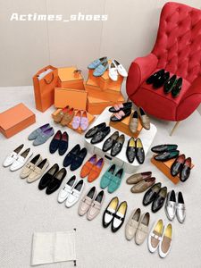 Kleiderschuhe Slebende Frauen 100% echtes Leder Frauen Sleber Mentop-Qualität Moccasin Flat Shoes Lambskin mit goldenen Hardware Luxus-Designer-Plattform 35-41 gesteppt