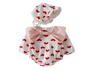 Summer Born bodysuit Söt kärlek Bow Collar Jumpsuit Cotton Baby Boy Clothing Girl Tights Hat Twopiece Toddler 210417212W2077728