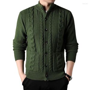 Maglioni da uomo Cardigan con colletto alla coreana da uomo 2024 Maglione lavorato a maglia con bottoni verdi a trecce Autunno Inverno Moda Capispalla solido con tasche