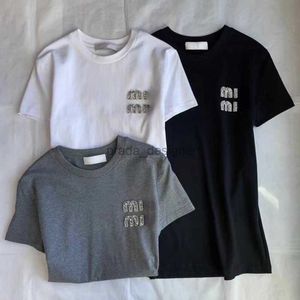 MIU TEES LUXURY Tシャツデザイナーシャツ女性早​​春シンプルなファッションクリスタルダイヤモンドレターカジュアルショートスリーブラウンドネックトップルーズTシャツポロシャツH-D0292