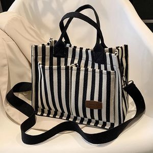 Women Striped Tote Bag semplice Shopping Shopping a grande capacità di tela di traversa elegante quotidiana quotidiana di pendolarismo 240329