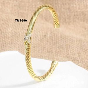 Bracelet Cuff Women 4mm Cable 8 Shaped Cross Full Imitation Diamond X-opening Charm Trendy Elegant S Designers Bracelets Jewelry Gift Wholesale Birthday