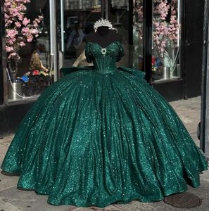 Emearald verde brilhante quinceanera vestidos 2024 fora do ombro espartilho vestido 15 anos quinceanera rendas doce 15 vestido