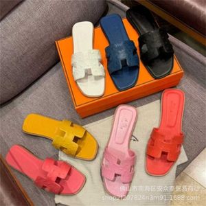 24% OFF Sapatos de grife edição embalagem de precisão cor doce padrão de avestruz fundo plano para mulheres usando chinelos de uma palavra do lado de fora