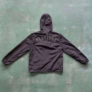 2024 Mężczyźni Trapstar Kurtka sportowa Irongate T Windbreaker-Black Quage Fashion Hafted Letters Women's Sun Sun Protection JGI668