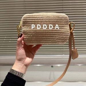 Designers Super Beautiful Straw Woven Camera Bag Ny Popular Messenger Bag Single Shoulder Bag Casual och mångsidig lätt och praktisk storlek 20*12 cm