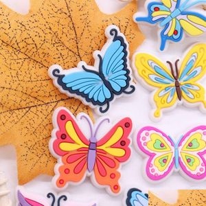 Peças de sapato Acessórios Atacado 100 Pcs PVC Animal Inseto Colorf Borboleta Sandálias Encantos Fit Pulseiras Ornamento Decoração Drop De Dhj3q