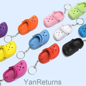 Keychain Pendant toffel smycken mini hålskor nyckelring små skor mobiltelefon liten hänge liten leksak personlighet