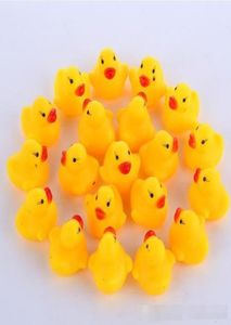 100 pçslot inteiro mini pato de borracha banho patos pato pvc com som pato flutuante entrega rápida natação beach8910166