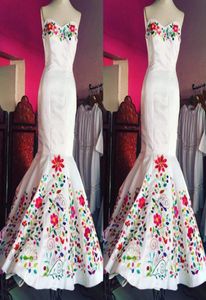 2022 vintage mexikansk broderad bröllopsklänning chic vit satin älskling topp korsett tillbaka formella klänningar för brud1442828