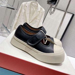 Guangzhou qualità di fascia alta Primavera Nuovo Cuoio Genuino Delle Donne Suola Spessa Velcro Mocassino Bocca Superficiale Scarpe Alluce Marea