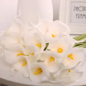 Dekoratif Çiçekler 10 PCS PU Yapay Calla Lily Gerçek Touch Gelin Buket Yüksek Kaliteli Sahte Çiçek Ev Masa Dekorasyon