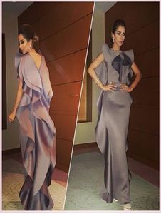 우아한 칼집 유명 인사 드레스 2016 새틴 주름과 함께 공식 이브닝 드레스 레드 카펫 드레스 중동 스타일 6561869