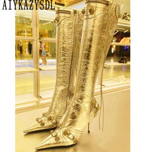 Boots aiykazysdl 2023 Золотые серебряные женщины металлические заклепки заклинателей панк -сапоги колено неоновый желтый длинный готический мотоцикл -байкерские сапоги 43